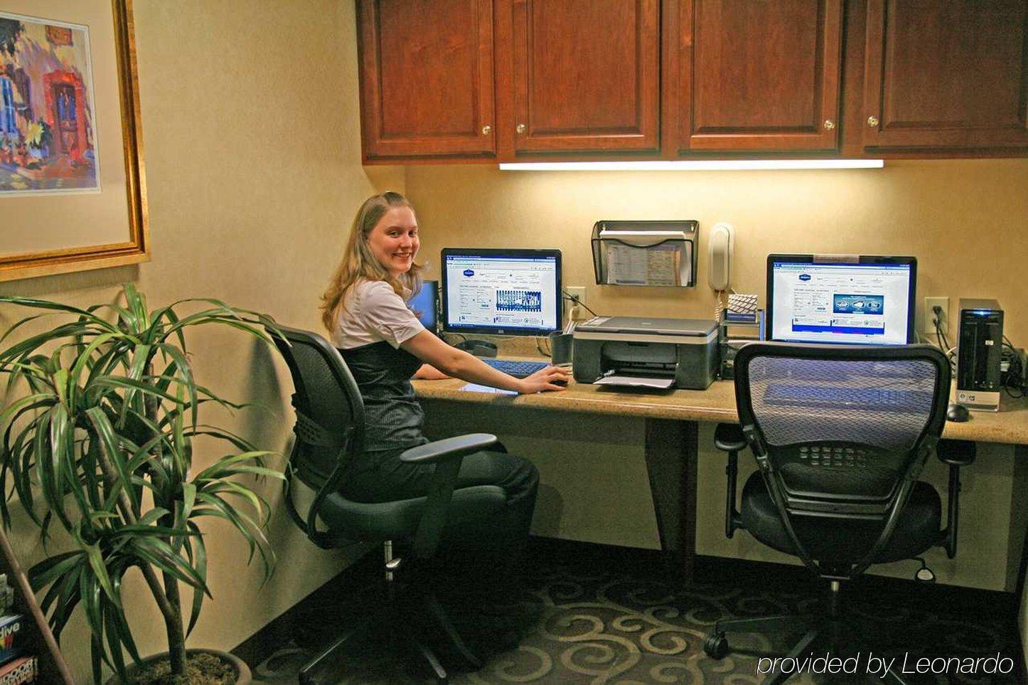 Hampton Inn & Suites Phoenix-Сюрпрайз Удобства фото